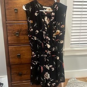 Sleeveless shorts romper. Size M